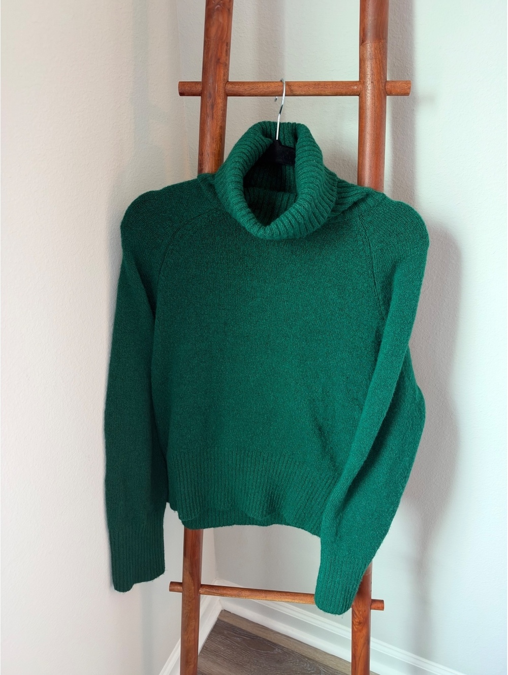 Women's Green Turtleneck Wool Sweater Size Medium